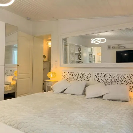 Weiss 2 Apartment